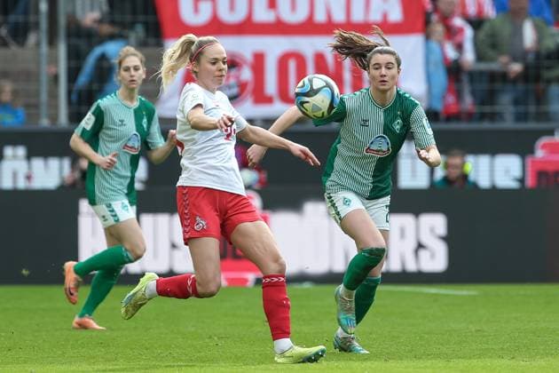 from left Janina Hechler 1 FC Köln, 28 and Chiara Hahn SV Werder Bremen, 21 in a duel, dynamic, action, action, game scene, THE DFB GUIDELINES PROHIBIT ANY USE OF PHOTOGRAPHS AS IMAGE SEQUENCES AND OR QUASI VIDEO DFB REGULATIONS PROHIBIT ANY USE OF PHOTOGRAPHS AS IMAGE SEQUENCES AND OR QUASI VIDEO , 10 03 2024, Cologne Germany , Football, Google Pixel Womens Bundesliga, 1 FC Köln SV Werder Bremen xobx