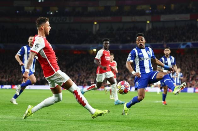 Ben White of Arsenal under pressure from Wendell of FC Porto Arsenal v Porto, UEFA Champions League, Round of 16, Second Leg, Football, Emirates Stadium, London, UK - 12 Mar 2024 EDITORIAL USE ONLY No use with unauthorised audio, video, data, fixture lists, club league logos or live services. Online in-match use limited to 120 images, no video emulation. No use in betting, games or single club league player publications. Copyright: xSimonxDael Shutterstockx 14384999ad