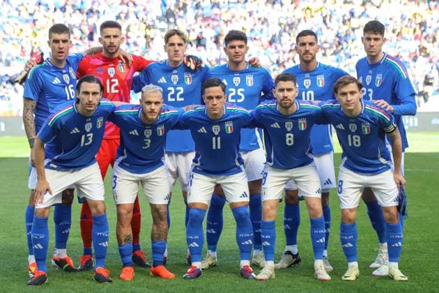 Mannschaftsbild Italien, hi.v.li.: Guglielmo Vicario, Gianluca Mancini, Nicolo Zaniolo, Raoul Bellanova, Lorenzo Pellegrini, Alessandro Bastoni; vorn: Matteo Darmian, Federico Dimarco, Giacomo Raspadori, Jorginho, Nicolo Barella -- March 24, 2024, Harrison, Nj, United States: Players of Italy during a match against Ecuador in an International Friendly, Länderspiel, Nationalmannschaft match at the Red Bull Arena in the city of Harrison in New Jersey in the United States this Sunday, March 24. Harrison United States - ZUMAv122 20240324_aap_v122_116 Copyright: xWilliamxVolcovx