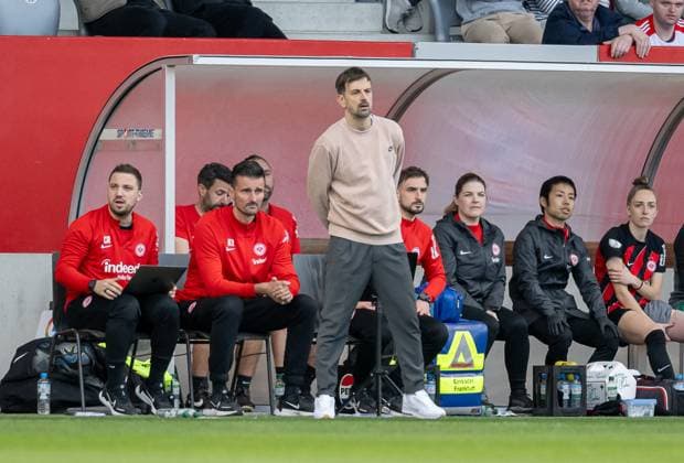 Niko Arnautis Coach, Eintracht Frankfurt Women FC Bayern Muenchen Women vs Eintracht Frankfurt, Football, DFB Pokal, Semi-Final, Season 2023 2024, 31 03 2024 DFL DFB REGULATIONS PROHIBIT ANY USE OF PHOTOGRAPHS as IMAGE SEQUENCES and or QUASI VIDEO FC Bayern Muenchen Women vs Eintracht Frankfurt, Football, DFB Pokal, Semi-Final, Season 2023 2024, 31 03 2024 Muenchen Copyright: xEibner-Pressefoto HeikexFeinerx EP_HFR