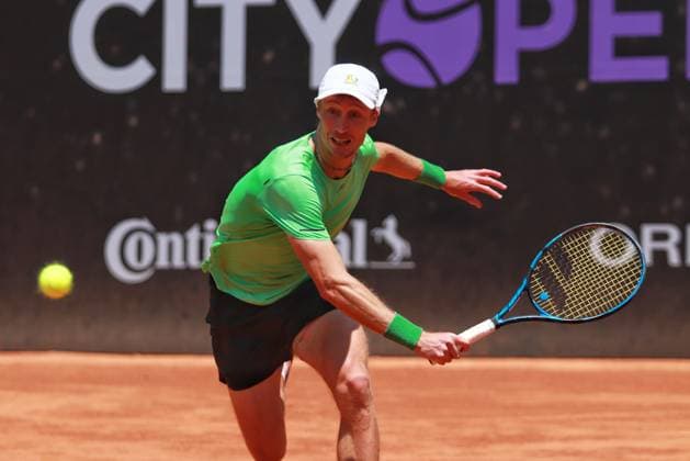 April 3, 2024, Mexico City, Ciudad de Mexico, Mexico: Apr 3, 2024, Mexico City, Mexico: Marc Polmans (AUS) hits a backhand against Skander Mansouri (TUN) during the Day 4 of the Mexico City Open at Deportivo Chapultepec. on Apr 3, 2024, Mexico City, Mexico. Mexico City Mexico - ZUMAe321 20240403_zsa_e321_039 Copyright: xCarlosxSantiago xEyepixxGroupx