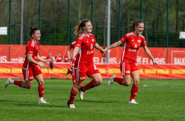 Soccer, Women, Regionalliga Nordost, Season 2023 2024 16 Matchday , 1 FC Union Berlin FC Carl Zeiss Jena II, f l Latoya Maxine Bach 1 Women 1 FC Union , Dina Orschmann 1 Women 1 FC Union , Charleen Niesler 1 Women 1 FC Union , Cheering after goal to 2 1, 07 04 2024, Copyright: xMatthiasxKochx