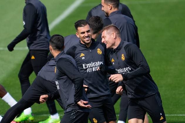 Sport Bilder des Tages April 8, 2024, Valdebebas, Madrid, SPAIN: Dani Ceballos and Toni Kroos during the training session of Real Madrid before the UEFA Champions League, Quarter finals, football match against Manchester City at Ciudad Deportiva Real Madrid on April 8, 2024, in Valdebebas, Madrid, Spain. Valdebebas SPAIN - ZUMAa181 20240408_zaa_a181_002 Copyright: xOscarxJ.xBarrosox