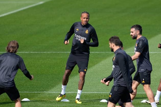 April 8, 2024, Valdebebas, Madrid, SPAIN: Eder Militao during the training session of Real Madrid before the UEFA Champions League, Quarter finals, football match against Manchester City at Ciudad Deportiva Real Madrid on April 8, 2024, in Valdebebas, Madrid, Spain. Valdebebas SPAIN - ZUMAa181 20240408_zaa_a181_006 Copyright: xOscarxJ.xBarrosox