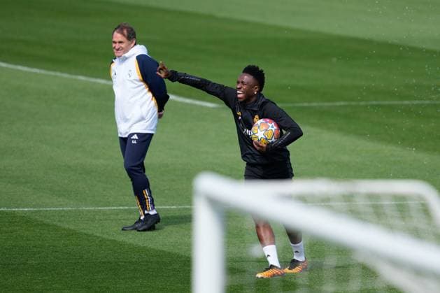 April 8, 2024, Valdebebas, Madrid, SPAIN: Vinicius Junior gestures during the training session of Real Madrid before the UEFA Champions League, Quarter finals, football match against Manchester City at Ciudad Deportiva Real Madrid on April 8, 2024, in Valdebebas, Madrid, Spain. Valdebebas SPAIN - ZUMAa181 20240408_zaa_a181_020 Copyright: xOscarxJ.xBarrosox