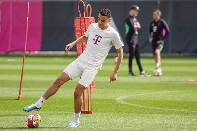 Jamal Musiala FC Bayern Muenchen, 42 with ball, final training, FC Bayern Muenchen, football, UEFA Champions League, quarter-final first leg, season 23 24, 08 04 2024, final training, FC Bayern Muenchen, football, UEFA Champions League, quarter-final first leg, season 23 24, 08 04 2024 Muenchen Copyright: xEibner-Pressefoto JennixMaulx EP_JML