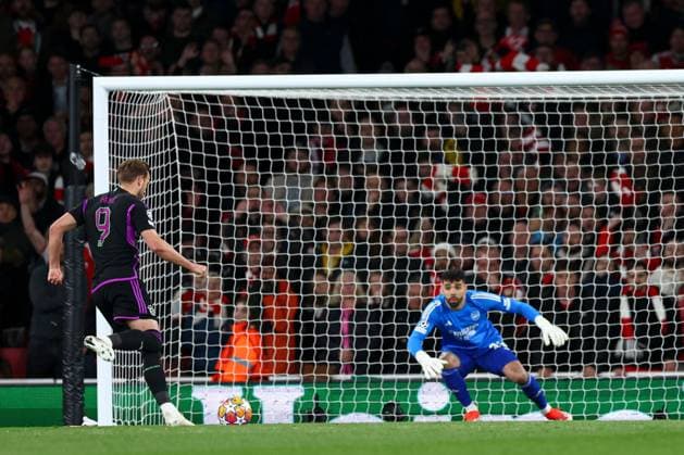 Harry Kane of Bayern Munich scores a goal for their side to make it 1-2 Arsenal v Bayern Munich, UEFA Champions League, Quarter Final, First Leg, Football, Emirates Stadium, London, UK - 09 Apr 2024 EDITORIAL USE ONLY No use with unauthorised audio, video, data, fixture lists, club league logos or live services. Online in-match use limited to 120 images, no video emulation. No use in betting, games or single club league player publications. Copyright: xSimonxDael Shutterstockx 14424047bc