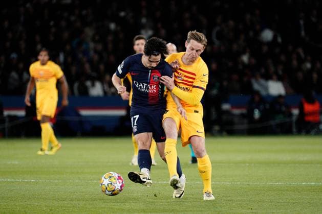 Vitinha of PSG and Frenkie de Jong of Barcelona Paris Saint-Germain v Barcelona, UEFA Champions League, Quarter Final, First Leg, Football, Parc des Princes, Paris, France - 10 Apr 2024 EDITORIAL USE ONLY No use with unauthorised audio, video, data, fixture lists, club league logos or live services. Online in-match use limited to 120 images, no video emulation. No use in betting, games or single club league player publications. Copyright: xDavexWinter Shutterstockx 14424874s