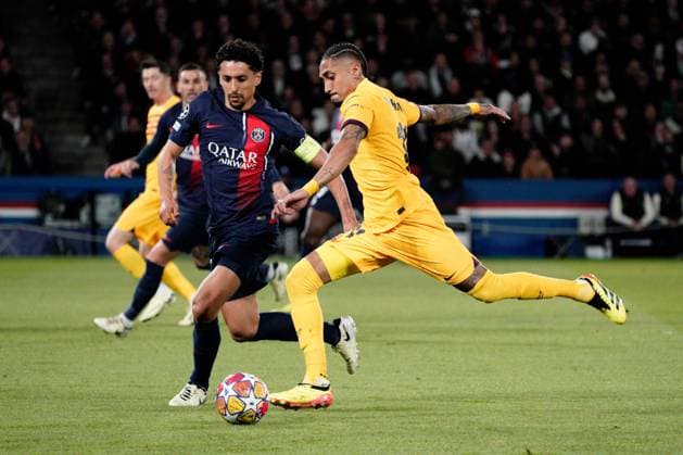 Raphinha of Barcelona takes on Marquinhos of PSG Paris Saint-Germain v Barcelona, UEFA Champions League, Quarter Final, First Leg, Football, Parc des Princes, Paris, France - 10 Apr 2024 EDITORIAL USE ONLY No use with unauthorised audio, video, data, fixture lists, club league logos or live services. Online in-match use limited to 120 images, no video emulation. No use in betting, games or single club league player publications. Copyright: xDavexWinter Shutterstockx 14424874ab
