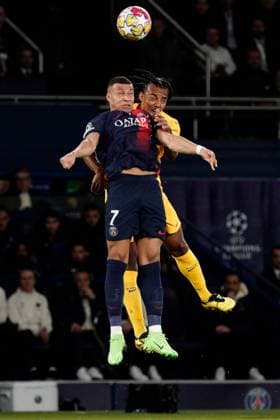 Kylian Mbappe of PSG and Jules Kounde of Barcelona Paris Saint-Germain v Barcelona, UEFA Champions League, Quarter Final, First Leg, Football, Parc des Princes, Paris, France - 10 Apr 2024 EDITORIAL USE ONLY No use with unauthorised audio, video, data, fixture lists, club league logos or live services. Online in-match use limited to 120 images, no video emulation. No use in betting, games or single club league player publications. Copyright: xDavexWinter Shutterstockx 14424874ai