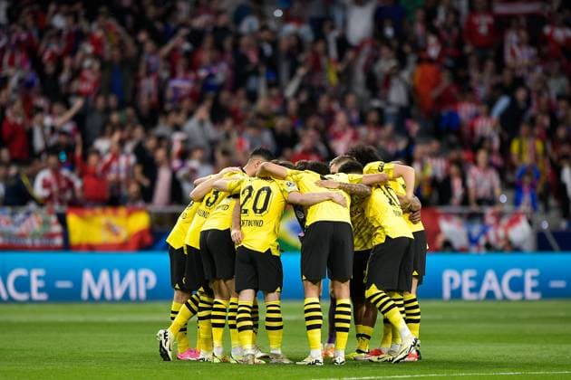 2024-04-10 Atletico Madrid v Borussia Dortmund - Quarter-final First Leg - UEFA Champions League 2023 24 MADRID, SPAIN - APRIL 10: Gregor Kobel of Borussia Dortmund, Julian Ryerson of Borussia Dortmund, Mats Hummels of Borussia Dortmund, Nico Schlotterbeck of Borussia Dortmund, Ian Maatsen of Borussia Dortmund, Marcel Sabitzer of Borussia Dortmund, Felix Nmecha of Borussia Dortmund, Emre Can of Borussia Dortmund, Jadon Sancho of Borussia Dortmund, Niclas Fullkrug of Borussia Dortmund and Karim Adeyemi of Borussia Dortmund prior to the Quarter-final First Leg - UEFA Champions League 2023 24 match between Atletico Madrid and Borussia Dortmund at Civitas Metropolitano Stadium on April 10, 2024 in Madrid, Spain. (Photo by Pablo Morano BSR Agency) Madrid Spain Content not available for redistribution in The Netherlands directly or indirectly through any third parties. Copyright: xBSRxAgencyx