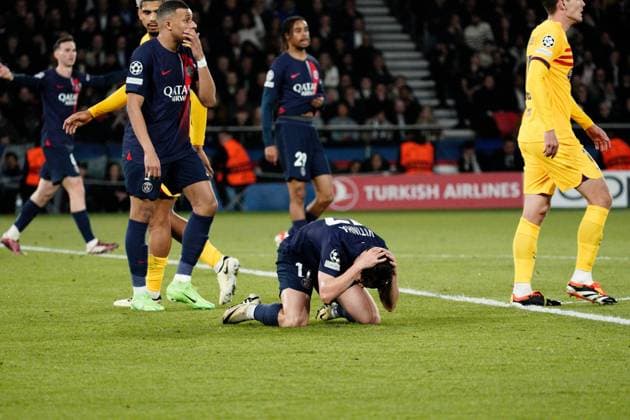 Vitinha of PSG unsuccessfully claims a penalty Paris Saint-Germain v Barcelona, UEFA Champions League, Quarter Final, First Leg, Football, Parc des Princes, Paris, France - 10 Apr 2024 EDITORIAL USE ONLY No use with unauthorised audio, video, data, fixture lists, club league logos or live services. Online in-match use limited to 120 images, no video emulation. No use in betting, games or single club league player publications. Copyright: xDavexWinter Shutterstockx 14424874cr