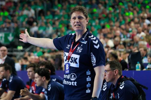 Nicolej Krickau SG Flensburg Handewitt, coach gestures, gestures, gives instructions, action SG Flensburg Handewitt SGF vs MT Melsungen MTM , handball, DHB Pokal Maenner, semi-final, REWE Final4, season 2023 2024, 13 04 2024 SG Flensburg Handewitt SGF vs MT Melsungen MTM , handball, DHB Pokal Maenner, semi-final, REWE Final4, season 2023 2024, 13 04 2024 Koeln Copyright: xEibnerxPressefoto OliverxSchmidtx EP_OST