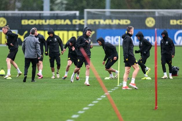 15 04 2024, Football, Season 2023 2024, UEFA Champions League, UCL, Final training, Borussia Dortmund Atletico Madrid, v l Marius Wolf Borussia Dortmund , Julian Ryerson Borussia Dortmund , Karim Adeyemi Borussia Dortmund , Salih Özcan Borussia Dortmund , Emre Can Borussia Dortmund , Felix Nmecha Borussia Dortmund , Nico Schlotterbeck Borussia Dortmund , Ian Maatsen Borussia Dortmund , Julien Duranville Borussia Dortmund , Dortmund Signal Iduna Park NRW Germany xRHR PHOTO DEx Copyright: DennisxEwert RHR-FOTOx RHR-FOTO DE