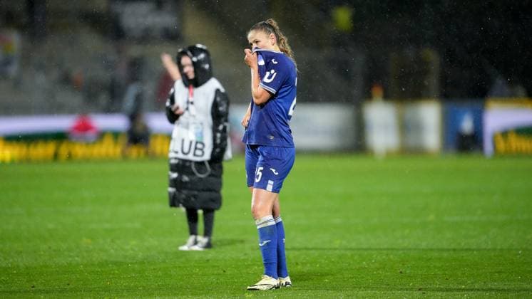 Melissa Kössler TSG, 25 , player, TSG 1899 Hoffenheim players, disappointed about the draw, only draw, disappointment after the final whistle, highlight, point loss, frustration, disappointed, pessimistic, 15 04 2024, Sinsheim Hoffenheim Germany , Soccer, Google Pixel Women Bundesliga, TSG 1899 Hoffenheim 1 FC Köln, DFB DFL REGULATES PROHIBIT ANY USE OF PHOTOGRAPHS AS IMAGE SEQUENCES AND OR QUASI VIDEO xozx