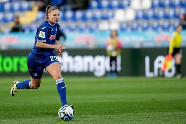 Melissa Kössler TSG, 25 , on the ball, cropped, full body, single image, single photo, action, action, 15 04 2024, Sinsheim Hoffenheim Germany , Soccer, Google Pixel Women Bundesliga, TSG 1899 Hoffenheim 1 FC Köln, DFB DFL REGULATIONS PROHIBIT ANY USE OF PHOTOGRAPHS AS IMAGE SEQUENCES AND OR QUASI VIDEO xozx