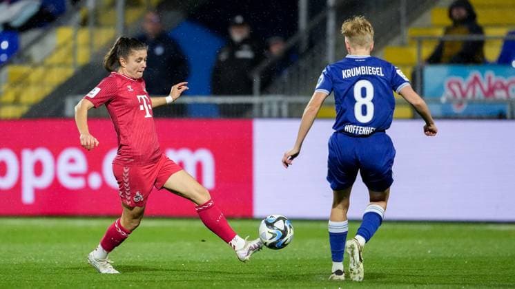 v li Martyna Wiankowska Cologne, 26 , Paulina Krumbiegel TSG, 8 , duel, duel, tackle, tackling, dynamics, action, action, 15 04 2024, Sinsheim Hoffenheim Germany , Football, Google Pixel Women Bundesliga, TSG 1899 Hoffenheim 1 FC Köln, DFB DFL REGULATIONS PROHIBIT ANY USE OF PHOTOGRAPHS AS IMAGE SEQUENCES AND OR QUASI VIDEO xozx