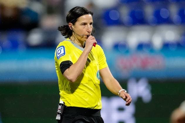 Katrin Rafalski Referee , Single Image, Single Photo, Action, Action, 15 04 2024, Sinsheim Hoffenheim Germany , Soccer, Google Pixel Women Bundesliga, TSG 1899 Hoffenheim 1 FC Köln, DFB DFL REGULATIONS PROHIBIT ANY USE OF PHOTOGRAPHS AS IMAGE SEQUENCES AND OR QUASI VIDEO xozx