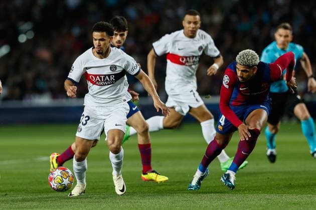 April 16, 2024, Barcelona, Barcelona, SPAIN: Warren Zaire-Emery of PSG and Ronald Araujo of FC Barcelona, Barca in action during the UEFA Champions League, Quarter-final Second Leg, match played between FC Barcelona and Paris Saint-Germain FC at Estadio Olimpico de Montjuic on April 16, 2024, in Barcelona, Spain. Barcelona SPAIN - ZUMAa181 20240416_zaa_a181_067 Copyright: xIrinaxR.xHipolitox
