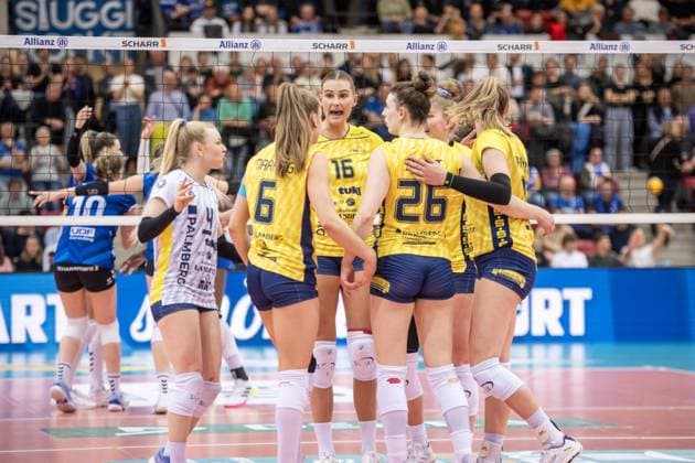Indy Baijens SSC Palmberg Schwerin, 16 , middle with Team Allianz MTV Stuttgart SSC Palmberg Schwerin, Sport, Volleyball Bundesliga, Women, VBL, Season 2023 24, German Championship Final Game 2, 17 04 2024, Stuttgart SCHARRena , DEU GER, Allianz MTV Stuttgart SSC Palmberg Schwerin, Volleyball, Bundesliga, easycredit VBL, German Championship Final Game 2, Season 2023 2024, 17 04 2024 Stuttgart Copyright: xSandyxDinkelackerx EP_SDR