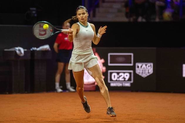 Emma Raducanu GBR xettx, Germany, Stuttgart, 19 04 2024, Tennis, Porsche Tennis Grand Prix, Day 7, 2024, Quarterfinals, I Swiatek E Raducanu, Porsche Arena Photo A2 Bildagentur Peter Hartenfelser