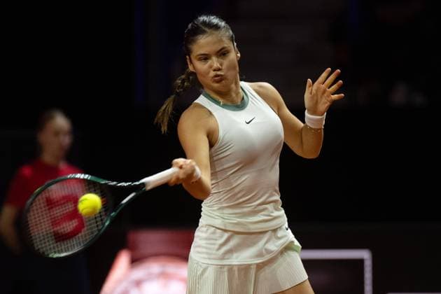 Emma Raducanu GBR xettx, Germany, Stuttgart, 19 04 2024, Tennis, Porsche Tennis Grand Prix, Day 7, 2024, Quarterfinals, I Swiatek E Raducanu, Porsche Arena Photo A2 Bildagentur Peter Hartenfelser