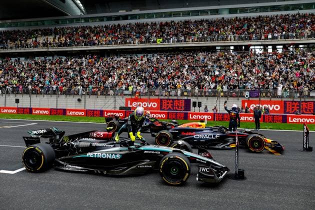HAMILTON Lewis (gbr), Mercedes AMG F1 Team W15, portrait, VERSTAPPEN Max (ned), Red Bull Racing RB20, portrait and PEREZ Sergio (mex), Red Bull Racing RB20, portrait during the Formula 1 Lenovo Chinese Grand Prix 2024, 5th round of the 2024 Formula One World Championship, WM, Weltmeisterschaft from April 19 to 21, 2024 on the Shanghai International Circuit, in Shanghai, China - F1 - CHINESE GRAND PRIX 2024 DPPI Panoramic 240420_R05_CHINA_DP_JK984566