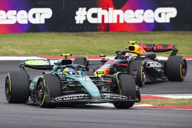 14 ALONSO Fernando (spa), Aston Martin F1 Team AMR24, action and 11 PEREZ Sergio (mex), Red Bull Racing RB20, action during the Formula 1 Lenovo Chinese Grand Prix 2024, 5th round of the 2024 Formula One World Championship, WM, Weltmeisterschaft from April 19 to 21, 2024 on the Shanghai International Circuit, in Shanghai, China - F1 - CHINESE GRAND PRIX 2024 DPPI Panoramic 240421_R05_CHINA_DP_XB3_4909