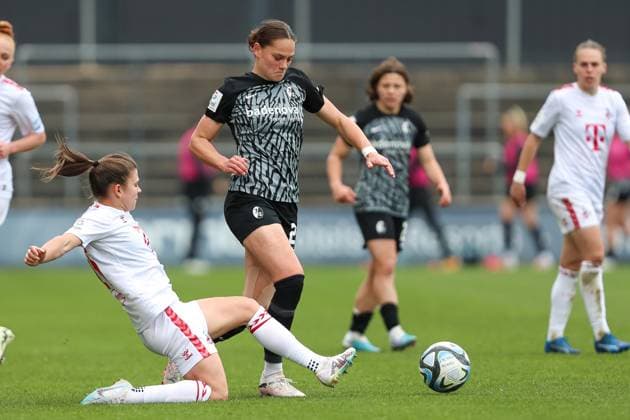 Martyna Wiankowska 1 FC Koeln and Giovanna Hoffmann SC Freiburg in a duel, Frauen Bundesliga, 1 FC Koeln SC Freiburg, Franz Kremer Stadion on April 21, 2024 in Cologne, Germany Photo by Oliver Kaelke DeFodi Images Martyna Wiankowska 1 FC Koeln and Giovanna Hoffmann SC Freiburg battle for the ball, Frauen Bundesliga, 1 FC Koeln SC Freiburg, Franz Kremer Stadion on April 21, 2024 in Cologne, Germany Photo by Oliver Kaelke DeFodi Images Defodi 678 2024 04 121 OK FCKSCF 1262 Defodi-678