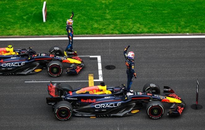 VERSTAPPEN Max (ned), Red Bull Racing RB20, portrait and PEREZ Sergio (mex), Red Bull Racing RB20, portrait during the Formula 1 Lenovo Chinese Grand Prix 2024, 5th round of the 2024 Formula One World Championship, WM, Weltmeisterschaft from April 19 to 21, 2024 on the Shanghai International Circuit, in Shanghai, China - F1 - CHINESE GRAND PRIX 2024 DPPI Panoramic 240421_R05_CHINA_DP_JK14916