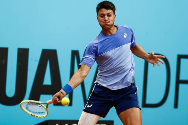 April 24, 2024, Madrid, Madrid, SPAIN: Pablo Llamas Ruiz of Spain in action against Lukas Klein of Slovakia during the Mutua Madrid Open 2024, ATP, Tennis Herren Masters 1000 and WTA, Tennis Damen 1000, tournament celebrated at Caja Magica on April 24, 2024 in Madrid, Spain. Madrid SPAIN - ZUMAa181 20240424_zaa_a181_116 Copyright: xIrinaxR.xHipolitox