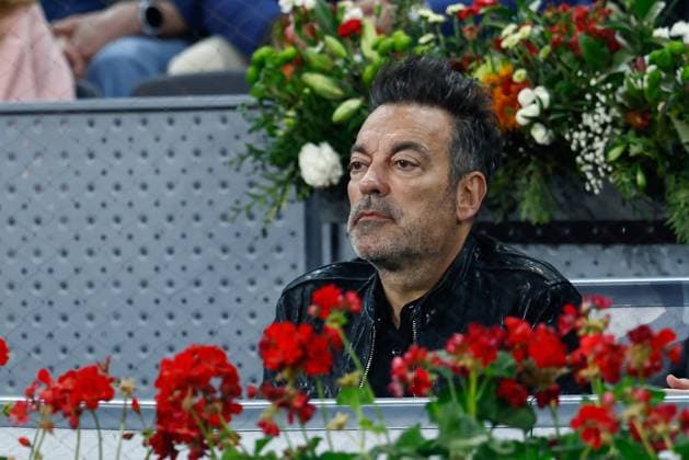 April 27, 2024, Madrid, Madrid, SPAIN: Manuel Quijano, singer of Cafe Quijano, looks on during the match between Coco Gaulf of USA and Dayana Yastremska of Ukraine during the Mutua Madrid Open 2024, ATP, Tennis Herren Masters 1000 and WTA, Tennis Damen 1000, tournament celebrated at Caja Magica on April 27, 2024 in Madrid, Spain. Madrid SPAIN - ZUMAa181 20240427_zaa_a181_149 Copyright: xIrinaxR.xHipolitox