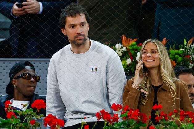April 27, 2024, Madrid, Madrid, SPAIN: Sergio Llull of Real Madrid and his wife, Almudena Canovas, look on during the match between Rafael Nadal of Spain and Alex de Minaur of Australia during the Mutua Madrid Open 2024, ATP, Tennis Herren Masters 1000 and WTA, Tennis Damen 1000, tournament celebrated at Caja Magica on April 27, 2024 in Madrid, Spain. Madrid SPAIN - ZUMAa181 20240427_zaa_a181_181 Copyright: xIrinaxR.xHipolitox