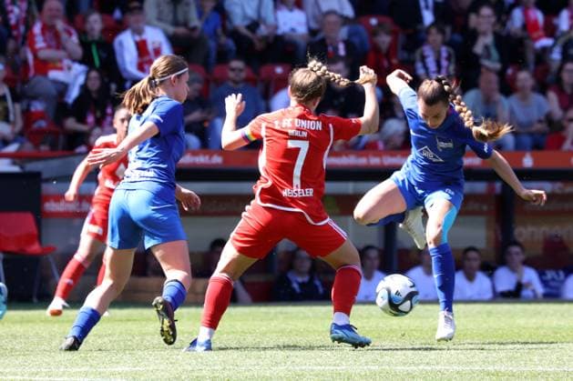 DEU, Region, Women, 1 FC Union vs Hertha BSC 28 04 2024, Stadion Alte Foersterei, Berlin, DEU, Region, Women, 1 FC Union vs Hertha BSC im Bild Lisa Heiseler 1 FC Union Berlin 7 , RONJA BORCHMEYER Hertha BSC Frauen 2 , MARLEEN ROHDE Hertha BSC Frauen 22 DFL regulations prohibit any use of Photographs as image sequences and or quasi video Foto Juergen Engler nordphoto GmbH nordphotoxGmbHx xEngler nph00076