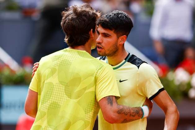 April 28, 2024, Madrid, Madrid, SPAIN: Thiago Seyboth Wild of Brazil and Carlos Alcaraz of Spain greet each other during the Mutua Madrid Open 2024, ATP, Tennis Herren Masters 1000 and WTA, Tennis Damen 1000, tournament celebrated at Caja Magica on April 28, 2024 in Madrid, Spain. Madrid SPAIN - ZUMAa181 20240428_zaa_a181_069 Copyright: xIrinaxR.xHipolitox