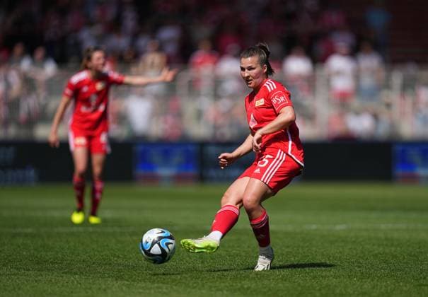 Dina Orschmann Union Berlin controls the ball, Regionalliga Nordost Frauen, Union Berlin vs Hertha Berlin, Stadion An der Alten Försterei on April 28, 2024 in Berlin, Germany Photo by Ulrik Pedersen DeFodi Images Dina Orschmann Union Berlin controls the ball, Regionalliga Nordost Frauen, Union Berlin vs Hertha Berlin, Stadion An der Alten Försterei on April 28, 2024 in Berlin, Germany Photo by Ulrik Pedersen DeFodi Images DFB DFL REGULATIONS PROHIBIT ANY USE OF PHOTOGRAPHS AS IMAGE SEQUENCES AND OR QUASI VIDEO Defodi 659 132033 01000967 Defodi-659 DFB DFL REGULATIONS PROHIBIT ANY USE OF PHOTOGRAPHS AS IMAGE SEQUENCES AND OR QUASI-VIDEO.