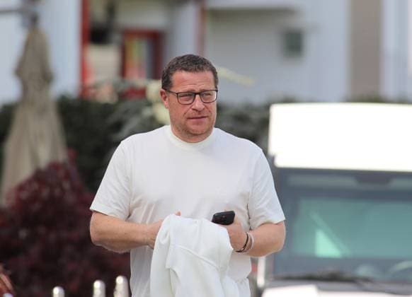 Munich, Germany 29 April 2024 Football, Men, Season 2023 2024, FC Bayern Munich, Säbener Strasse, Training ground, Final training, Champions League Max Eberl, Chief Sports Officer FC Bayern Munich head, upper body with cell phone in hand