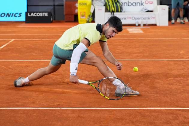 May 1, 2024, Madrid, Madrid, SPAIN: Carlos Alcaraz of Spain in action against Andrey Rublev of Russia during the Mutua Madrid Open 2024, ATP, Tennis Herren Masters 1000 and WTA, Tennis Damen 1000, tournament celebrated at Caja Magica on May 01, 2024 in Madrid, Spain. Madrid SPAIN - ZUMAa181 20240501_zaa_a181_100 Copyright: xOscarxJ.xBarrosox