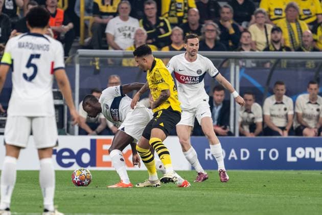 GER, UEFA Champions League, semi-final first leg, Borussia Dortmund vs Paris Saint Germain 01 05 2024, Signal Iduna Park, Dortmund, GER, UEFA Champions League, semi-final first leg, Borussia Dortmund vs Paris Saint Germain In the picture duel between Nuno Mendes Paris Saint Germain, 25 and Jadon Sancho BV Borussia Dortmund, 10 nordphotoxGmbHxx xChristianxSchulze nph000300