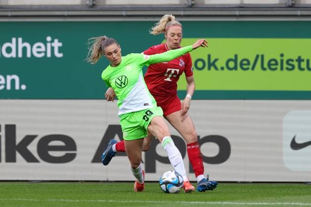 from left Jule Brand VfL Wolfsburg, 29 and Janina Hechler 1 FC Köln, 28 in a duel, dynamic, action, action, game scene, THE DFB REGULATIONS PROHIBIT ANY USE OF PHOTOGRAPHS AS IMAGE SEQUENCES AND OR QUASI VIDEO , 03 05 2024, Wolfsburg Germany , Football, Google Pixel Womens Bundesliga, VfL Wolfsburg 1 FC Köln xobx