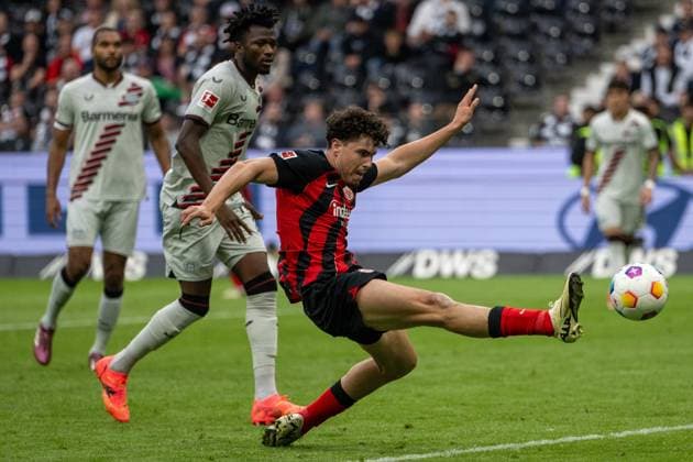 GER, 1 FBL, Eintracht Frankfurt vs Bayer 04 Leverkusen, Season 2023 24, 05 05 2024, Deutsche Bank Park, Frankfurt, GER, 1 FBL, Eintracht Frankfurt vs Bayer 04 Leverkusen, Season 2023 24, In the picture Nacho Ferri Eintracht Frankfurt, 48 Ball on foot in duel, duel, dynamics, action, action scene withEdmond Tapsoba Bayer 04 Leverkusen, 12 nordphotoxGmbHxx xDenkinger nph00015