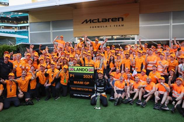 NORRIS Lando (gbr), McLaren F1 Team MCL38, first win BROWN Zak (usa), CEO of of McLaren Racing, STELLA Andrea (ita), Team Principal of McLaren F1 Team, portrait celebration during the Formula 1 Crypto.com Miami Grand Prix 2024, 6th round of the 2024 Formula One World Championship, WM, Weltmeisterschaft from May 3 to 5, 2024 on the Miami International Autodrome, in Miami, United States of America - F1 - MIAMI GRAND PRIX 2024 DPPI Panoramic 240506_R06_MIAMI_DP_AV6_0964