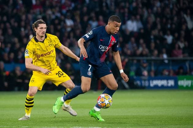 Marcel Sabitzer (Borussia Dortmund, 20) im Zweikampf mit Kylian Mbappe (Paris Saint Germain, 07), FRA, Paris Saint Germain (PSG) vs Borussia Dortmund (BVB), Fussball, UEFA Champions League, Halbfinale Rückspiel, Saison 2023 2024, 07.05.2024 FRA, Paris Saint Germain (PSG) vs Borussia Dortmund (BVB), Fussball, UEFA Champions League, Halbfinale Rückspiel, Saison 2023 2024, 07.05.2024 Paris Copyright: xEibner-Pressefoto Memmlerx EP_MMR