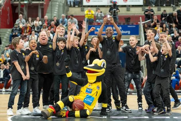 Honoring the U12 winners, GER, MHP Riesen Ludwigsburg vs FC Bayern Basketball FCBB , Basketball, Bundesliga, easycredit BBL, 33 Matchday, Season 2023 2024, 08 05 2024, GER, MHP Riesen Ludwigsburg vs FC Bayern Basketball FCBB , Basketball, Bundesliga, easycredit BBL, 33 Matchday, Season 2023 2024, 08 05 2024 Ludwigsburg Copyright: xEibner-Pressefoto SaschaxWaltherx EP_EER