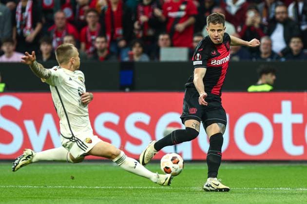 Jose Angel Esmoris AS Roma, 69 in duel against Adam Hlozek Bayer 04 Leverkusen, 23 , GER, Bayer 04 Leverkusen vs AS Roma, UEFA Europa League 2023 24, semi-final second leg, 09 05 2024, GER, Bayer 04 Leverkusen vs AS Roma, UEFA Europa League 2023 24, semi-final second leg, 09 05 2024, photo Eibner Pressefoto Gabriel Boia Leverkusen Copyright: xGabrielxBoiax EP_EER