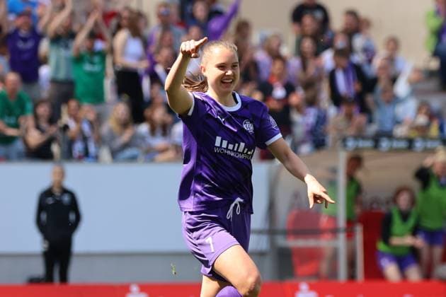 GER, SGS Essen vs 1 FC Koeln, Football, Google Pixel Frauen Bundesliga, 21 Spieltag, Spielzeit 2023 2024, 11 05 2024 1 0 SGS Essen durch Lilli Purtscheller SGS Essen, 7 , Torjubel DFL REGULATIONS PROHIBIT ANY USE OF PHOTOGRAPHS AS IMAGE SEQUENCES AND OR QUASI VIDEO GER, SGS Essen vs 1 FC Koeln, Football, Google Pixel Frauen Bundesliga, 21 Spieltag, Spielzeit 2023 2024, 11 05 2024 Essen Copyright: xEibner-Pressefoto xFrankxZeisingx EP_FZG