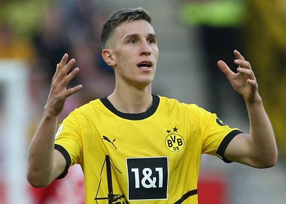 Nico Schlotterbeck 4, Borussia Dortmund 11 05 2024, Football, 1 Bundesliga, 1 FSV Mainz 05 Borussia Dortmund, 33 Matchday, Season 2023 24, MEWA Arena, Mainz, Germany, zmdz, DFB DFL regulations prohibit any use of photographs as image sequences and or quasi video 1 FSV Mainz 05 Borussia Dortmund