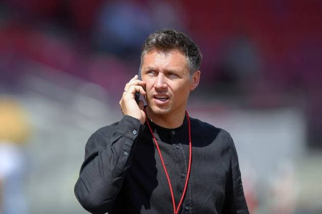 Soeren Gonther Managing Director Sports and Finance KSV Hessen Kassel with phone, GER, KSV Hessen Kassel vs TuS Koblenz, Football, Regionalliga Suedwest, Season 2023 2024, 33 Matchday, 11 05 2024, GER, Football, Regionalliga Suedwest KSV Hessen Kassel vs TuS Koblenz , 11 05 2024 Kassel Copyright: xRolandxSippelx-xEibner-Pressefotox EP_RSL