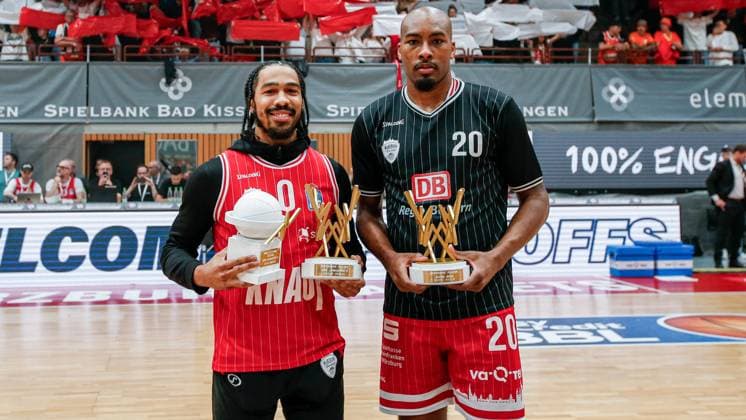 In the picture from left The injured Otis Livingston II Wuerzburg Baskets, 0 , Offensive Player of the year, MVP, most valuable player, OPOTY and Javon Bess Wuerzburg Baskets, 20 , Defensive Player of the year, DPOTY 22 05 2024, Wuerzburg Baskets vs ratiopharm Ulm, easyCredit BBL, Playoffs Game 3, Germany, Wuerzburg, tectake Arena, Copyright: HMBxMedia xJulienxBecker