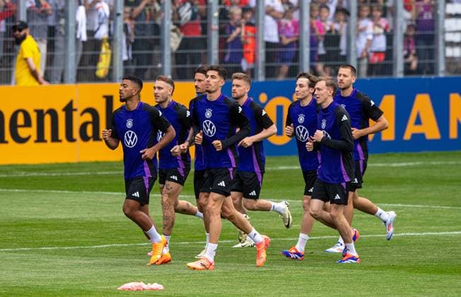 Football, men, season 2023 2024, German national team, European Championship preparation, public training in Jena, in the picture from l Benjamin Henrichs Germany , David Raum Germany , Robin Koch Germany , Kai Havertz Germany , Maximilian Mittelstädt Germany , Rocco Reitz Germany , Maximilian Beier Germany , Waldemar Anton Germany , 27 05 2024, Copyright: xSebastianxRäppold MatthiasxKochx
